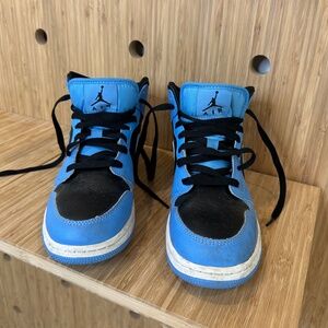 Jordan Boy's Air 1 Mid (Big Kid) Blue High Top